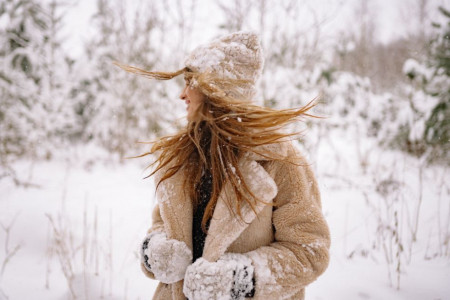 Pet zimskih modnih grešaka koje svaka žena pravi: Stručnjaci savetuju kako da rešite problem (FOTO)