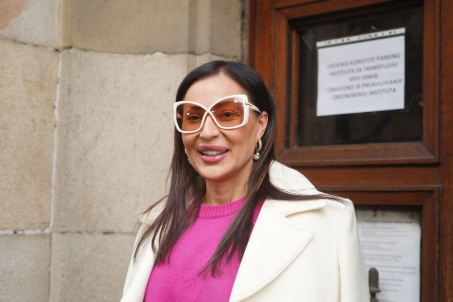 Stajling Cece Ražnatović iznenadio sve: Haljina je savršena za proleće, ali svi joj gledaju u noge i obuću (FOTO) Stajling Cece Ražnatović iznenadio sve: Haljina je savršena za proleće, ali svi joj gledaju u noge i obuću (FOTO)