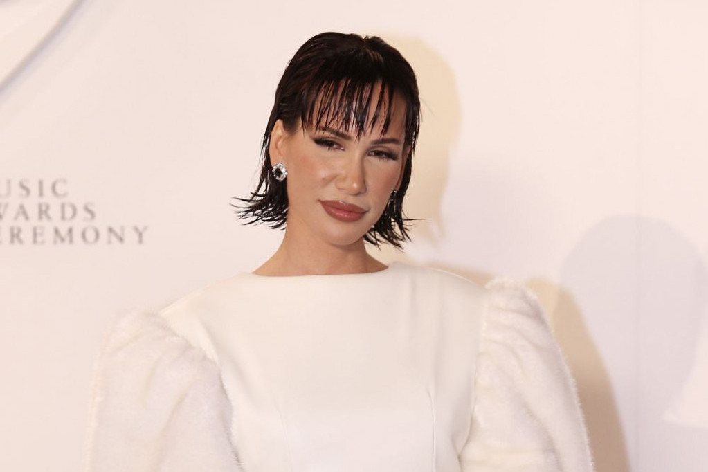 Žene su zbog nje mesecima na listi čekanja! Nikolija Jovanović ima najtraženiju torbu sezone (FOTO) Žene su zbog nje mesecima na listi čekanja! Nikolija Jovanović ima najtraženiju torbu sezone (FOTO)