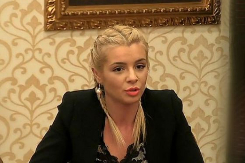 Nekada preslatka voditeljka, a danas... Anđela iz Parova se OSUŠILA i ofarbala u tamno, od nje ništa nije ostalo! Evo kako izgleda (FOTO) Nekada preslatka voditeljka, a danas... Anđela iz Parova se OSUŠILA i ofarbala u tamno, od nje ništa nije ostalo! Evo kako izgleda (FOTO)