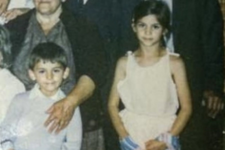 Prepoznajete li devojčicu sa slike? U Srbiji je živela skromno, a danas je najcenjenija žena u poslovnom arapskom svetu(FOTO) Prepoznajete li devojčicu sa slike? U Srbiji je živela skromno, a danas je najcenjenija žena u poslovnom arapskom svetu(FOTO)