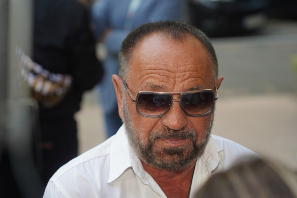 Danas u vili u mermeru i staklu, a nekad u teškoj bedi: Ovo je kuća u kojoj je odrastao Mile Kitić (FOTO) Danas u vili u mermeru i staklu, a nekad u teškoj bedi: Ovo je kuća u kojoj je odrastao Mile Kitić (FOTO)