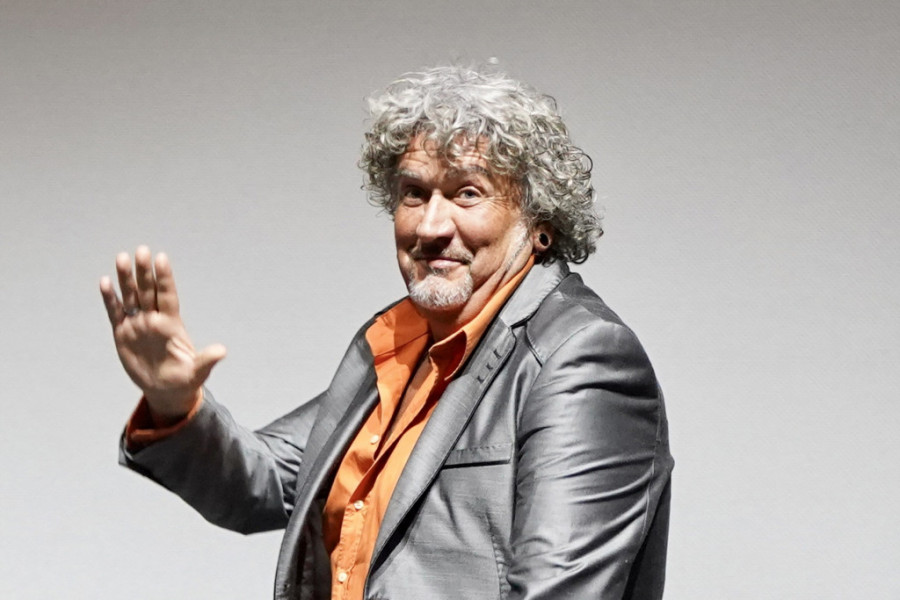 Žene su prevrtale očima i ogovarale je: Maca prvi put poveo suprugu na premijeru, njen izgled i stajling će vas šokirati (FOTO) Žene su prevrtale očima i ogovarale je: Maca prvi put poveo suprugu na premijeru, njen izgled i stajling će vas šokirati (FOTO)