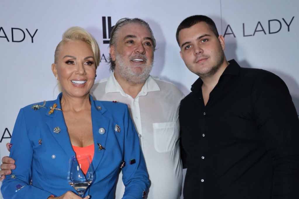 Posle ovoga svaka bi se za njega udala: Brenin sin Sofiji priredio iznenađenje za pamćenje (FOTO) Posle ovoga svaka bi se za njega udala: Brenin sin Sofiji priredio iznenađenje za pamćenje (FOTO)