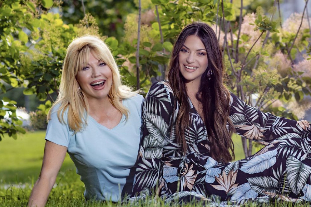 Udala se ćerka Suzane Mančić za duplo starijeg muškarca: Pogledajte fotografije sa venčanja, evo šta Suzana misli o zetu njenih godina Udala se ćerka Suzane Mančić za duplo starijeg muškarca: Pogledajte fotografije sa venčanja, evo šta Suzana misli o zetu njenih godina