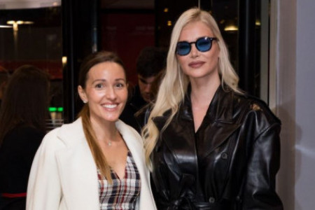 Jelena Đoković i Sofija Milošević zajedno na premijeri: Svi se pitaju da li je moguće da su izabrale ovakve stajlinge (FOTO) Jelena Đoković i Sofija Milošević zajedno na premijeri: Svi se pitaju da li je moguće da su izabrale ovakve stajlinge (FOTO)