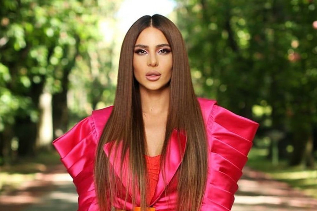 Trudna Anastasija Ražnatović PROMENILA IMIDŽ: Ovakvu je niste videli, za ovo je stvarno potrebna hrabrost (FOTO) Trudna Anastasija Ražnatović PROMENILA IMIDŽ: Ovakvu je niste videli, za ovo je stvarno potrebna hrabrost (FOTO)