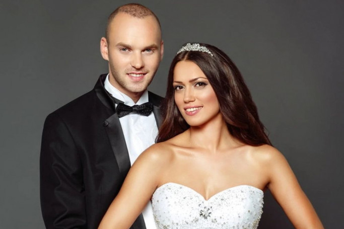 Ofarbala se u plavo i izoperisala lice: Šokiraćete se kako danas izgleda Jovana, bivša žena Danijela Alibabića (FOTO) Ofarbala se u plavo i izoperisala lice: Šokiraćete se kako danas izgleda Jovana, bivša žena Danijela Alibabića (FOTO)