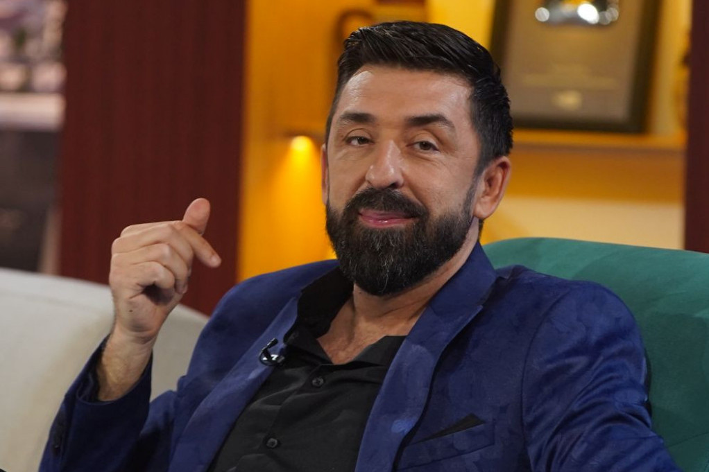 Ognjen Amidžić uslikan sa prvom ženom! Pogledajte te osmehe i zagrljaje koje razmenjuje sa prelepom Milicom (FOTO) Ognjen Amidžić uslikan sa prvom ženom! Pogledajte te osmehe i zagrljaje koje razmenjuje sa prelepom Milicom (FOTO)