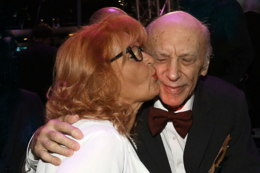 Voleo ju je četiri decenije, a venčali se kad je imao 85 godina: Ovako danas izgleda Tozovčeva udovica Voleo ju je četiri decenije, a venčali se kad je imao 85 godina: Ovako danas izgleda Tozovčeva udovica