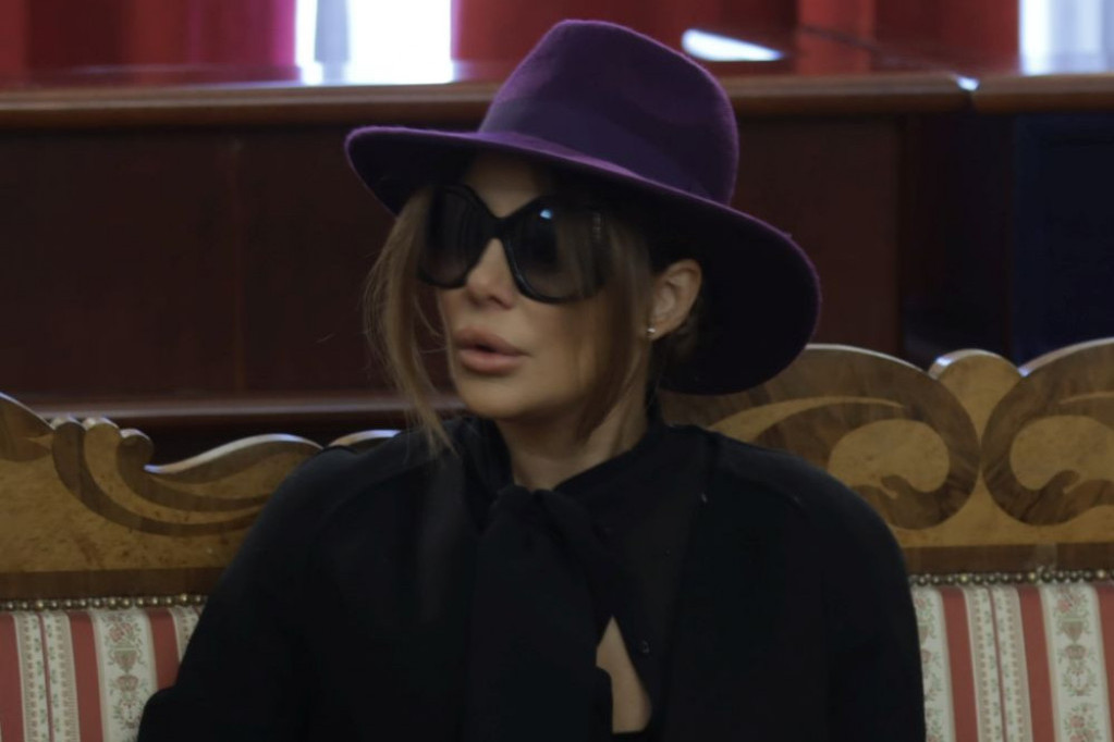 Ana Nikolić se javno obratila Rastinoj devojci: Pomenula i Taru i nije štedela reči Ana Nikolić se javno obratila Rastinoj devojci: Pomenula i Taru i nije štedela reči