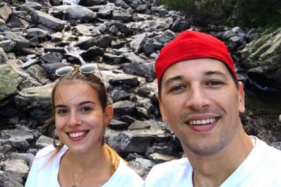 Težak dan za Viktora Savića: Udala se njegova najveća ljubav ZA DRUGOG, pogledajte bajkovitu venčanicu i svadbu iz snova (FOTO) Težak dan za Viktora Savića: Udala se njegova najveća ljubav ZA DRUGOG, pogledajte bajkovitu venčanicu i svadbu iz snova (FOTO)