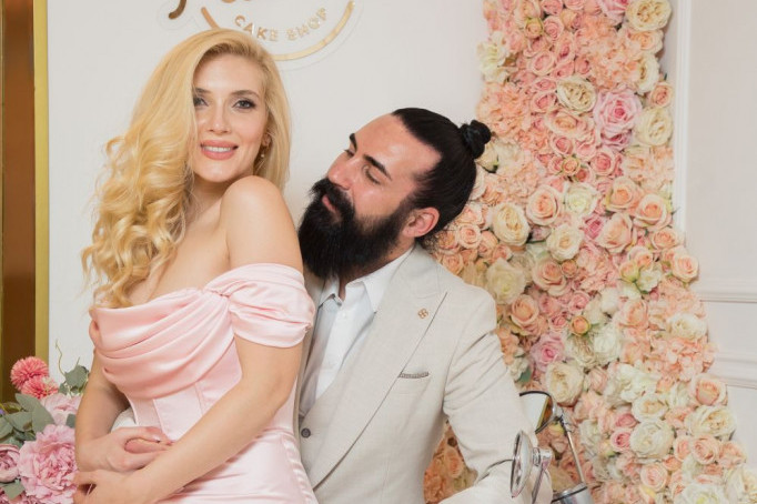 Prelepe uskršnje fotke! Nikolina Kovač i Saša Kapor prvi put pokazuju decu Nikoletu i Nikolaja: Devojčica je mamina kopija Prelepe uskršnje fotke! Nikolina Kovač i Saša Kapor prvi put pokazuju decu Nikoletu i Nikolaja: Devojčica je mamina kopija