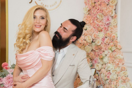 Prelepe uskršnje fotke! Nikolina Kovač i Saša Kapor prvi put pokazuju decu Nikoletu i Nikolaja: Devojčica je mamina kopija