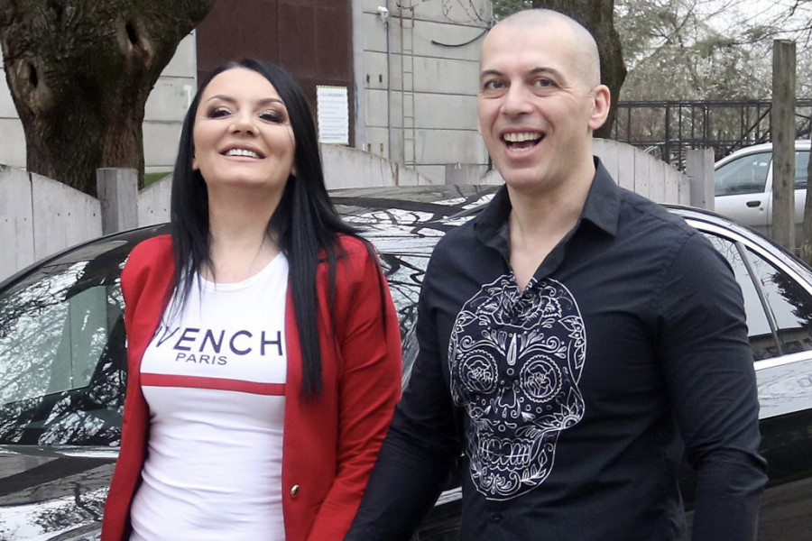 Topalkov dom na reci je san svake porodice i njegovo i Vesnino ljubavno gnezdo: Jedan detalj otkriva istinu o ovoj porodici (FOTO) Topalkov dom na reci je san svake porodice i njegovo i Vesnino ljubavno gnezdo: Jedan detalj otkriva istinu o ovoj porodici (FOTO)