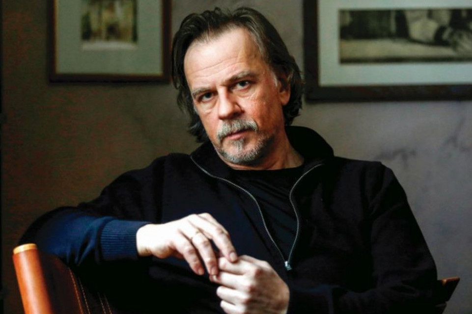 Gledali ste ga na filmu, a niste znali da je sin Žarka Lauševića: Dušan je doktorirao u Americi Gledali ste ga na filmu, a niste znali da je sin Žarka Lauševića: Dušan je doktorirao u Americi