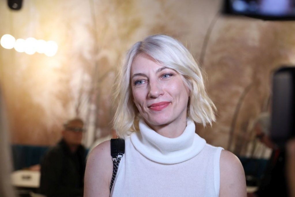 Muž Ane Stanić posle pet godina konačno u javnosti: ISTINA O RAZVODU sada je konačno pred nama, pogledajte dokaze (FOTO) Muž Ane Stanić posle pet godina konačno u javnosti: ISTINA O RAZVODU sada je konačno pred nama, pogledajte dokaze (FOTO)