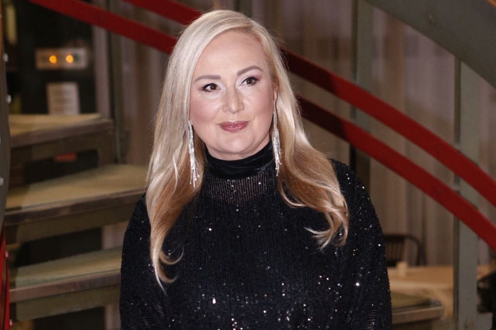 20 kilograma mršavija brineta: Svi gledaju snimak Leontine Vukomanović, da li je ovo zaista ona? (VIDEO) 20 kilograma mršavija brineta: Svi gledaju snimak Leontine Vukomanović, da li je ovo zaista ona? (VIDEO)