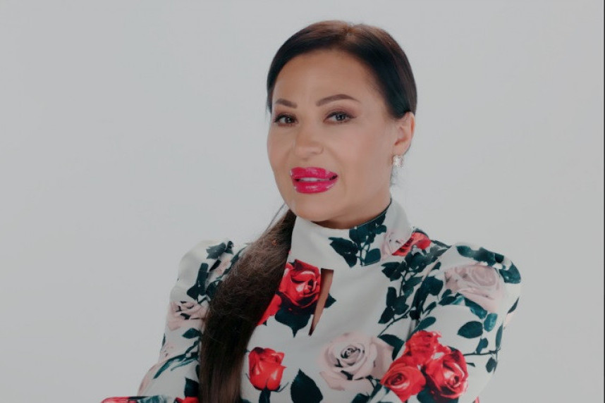 Ceca objavom šokirala javnost: TRUDNA SAM, NOSIM BLIZANCE, idem na Kipar! Oglasio se njen najbolji prijatelj (FOTO) Ceca objavom šokirala javnost: TRUDNA SAM, NOSIM BLIZANCE, idem na Kipar! Oglasio se njen najbolji prijatelj (FOTO)