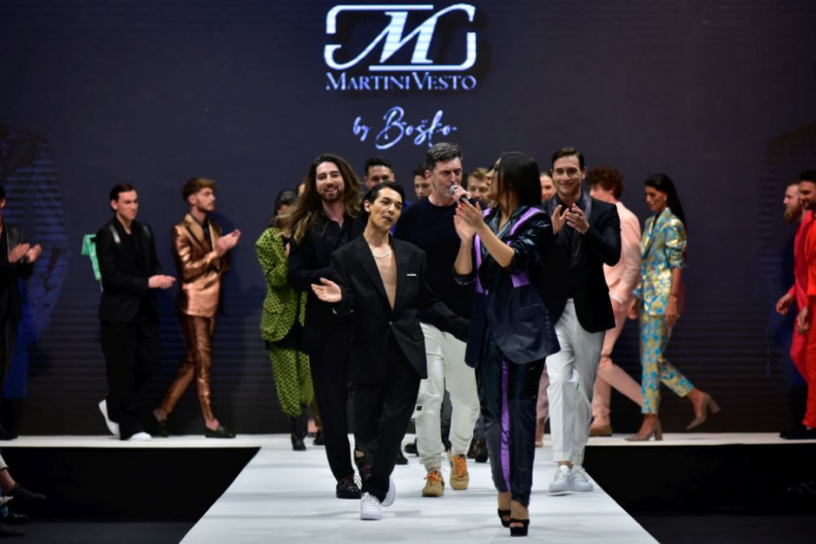 VODITELJ BLIC TELEVIZIJE ODUŠEVIO Ilija Božinović model na reviji Boška Jakovljevića: Glamur i elegancija na "Belgrade Fashion Week" VODITELJ BLIC TELEVIZIJE ODUŠEVIO Ilija Božinović model na reviji Boška Jakovljevića: Glamur i elegancija na "Belgrade Fashion Week"