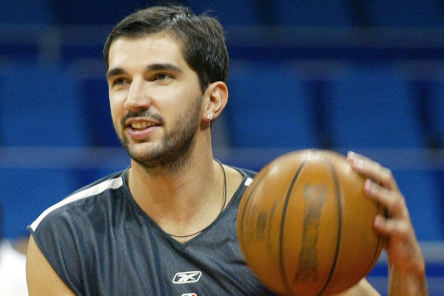 Seda brada, upalo lice... Rastužiće vas kako danas izgleda nekad najlepši košarkaš Peđa Stojaković, uslikan je posle toliko godina (FOTO) Seda brada, upalo lice... Rastužiće vas kako danas izgleda nekad najlepši košarkaš Peđa Stojaković, uslikan je posle toliko godina (FOTO)