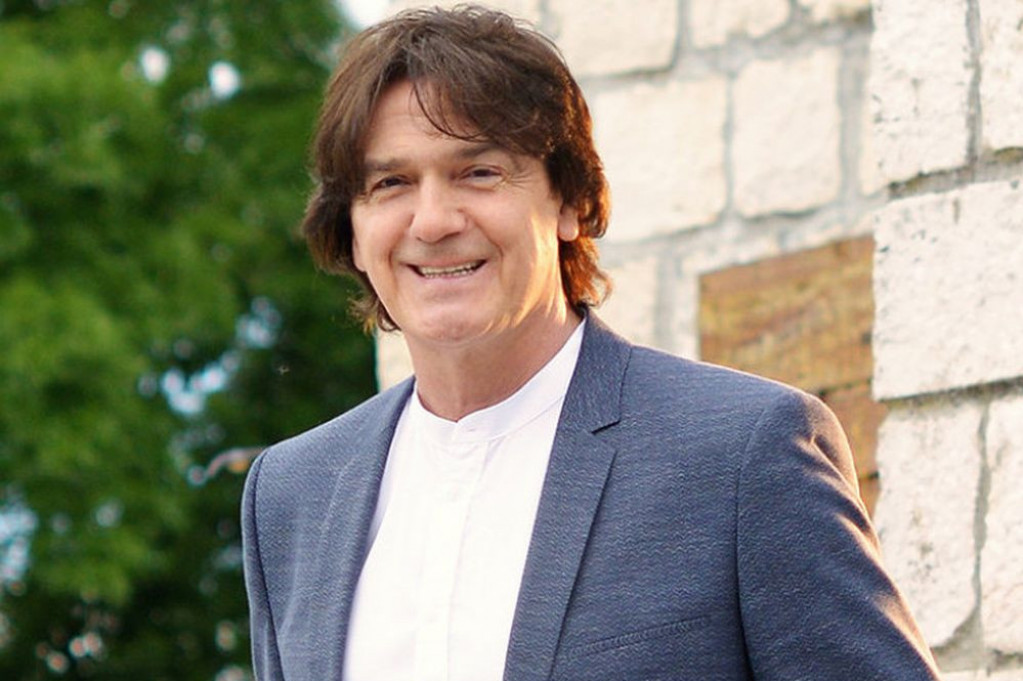 Luksuz na sve strane! Vila Zdravka Čolića jedna je od najskupljih na estradi - pevač  je krije, a ćerke sve pokazale (FOTO) Luksuz na sve strane! Vila Zdravka Čolića jedna je od najskupljih na estradi - pevač  je krije, a ćerke sve pokazale (FOTO)