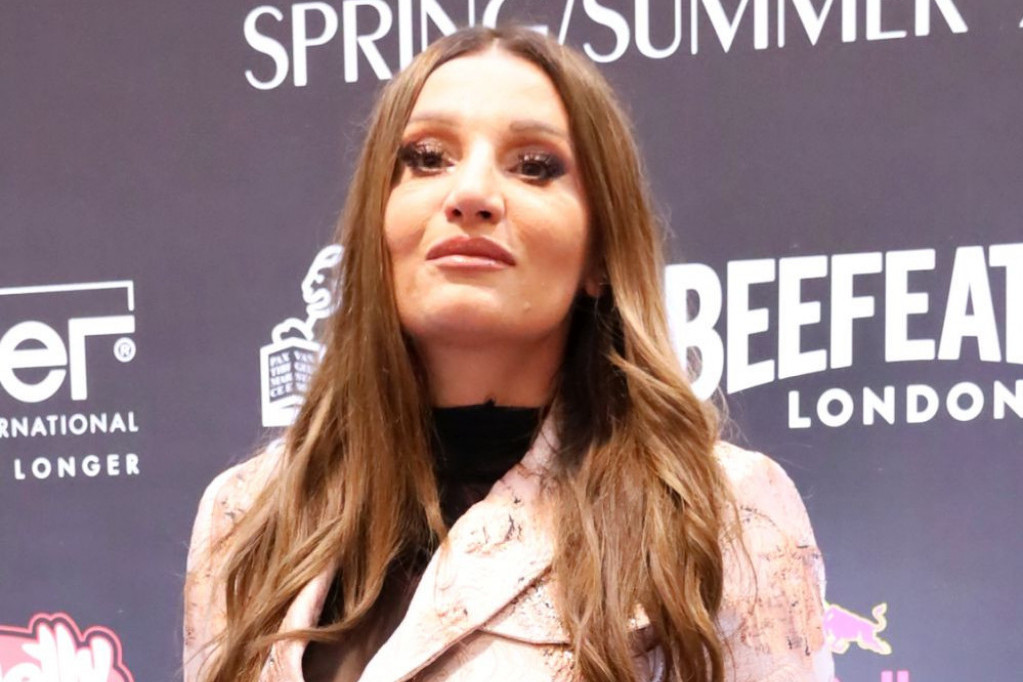 Ćerka joj je doktor medicine, a evo šta je po obrazovanju Mira Škorić (FOTO) Ćerka joj je doktor medicine, a evo šta je po obrazovanju Mira Škorić (FOTO)