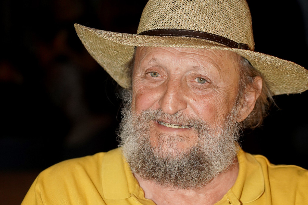 Šta je ostalo od onolikog čoveka... Petar Božović uslikan posle nekoliko godina i svi su zabrinuti! Pogledajte kako danas izgleda (FOTO) Šta je ostalo od onolikog čoveka... Petar Božović uslikan posle nekoliko godina i svi su zabrinuti! Pogledajte kako danas izgleda (FOTO)