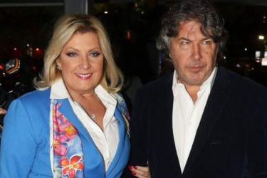 Snežana Đurišić skratila kosu do glave! Vanja u šoku: Nije se zaljubio u tu ženu (FOTO) Snežana Đurišić skratila kosu do glave! Vanja u šoku: Nije se zaljubio u tu ženu (FOTO)