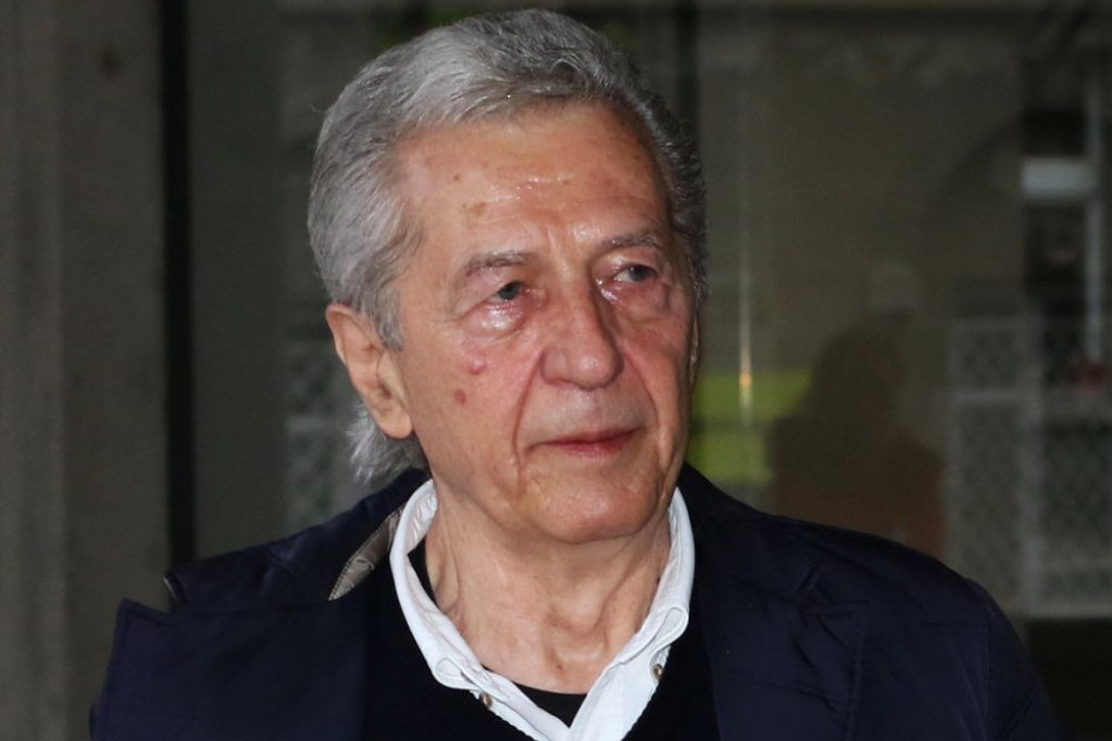 Sin Miroslava Ilića priredio mu ono čega se svaki roditelj boji! Majka Goca plače, ljubavnica Mirjana likuje i viče KARMA! (FOTO) Sin Miroslava Ilića priredio mu ono čega se svaki roditelj boji! Majka Goca plače, ljubavnica Mirjana likuje i viče KARMA! (FOTO)