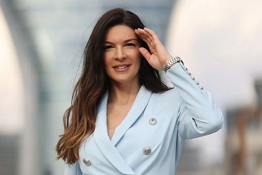 Tik pred dolazak trećeg sina, u kratkoj haljini i sa osmehom: Ovako Sanja Kužet izgleda neposredno pred porođaj (FOTO) Tik pred dolazak trećeg sina, u kratkoj haljini i sa osmehom: Ovako Sanja Kužet izgleda neposredno pred porođaj (FOTO)