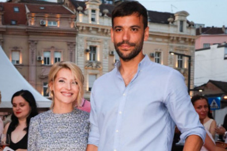 Ni godinu i po dana nije prošlo od rođenja mezimice Čarne, a Anđelka Prpić ima prelepe novitete, SIN je... (FOTO)