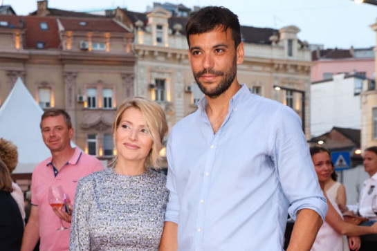 Jedina fotografija crkvenog venčanja Anđelke Prpić: Glumica blistala u originalnoj venčanici Jedina fotografija crkvenog venčanja Anđelke Prpić: Glumica blistala u originalnoj venčanici