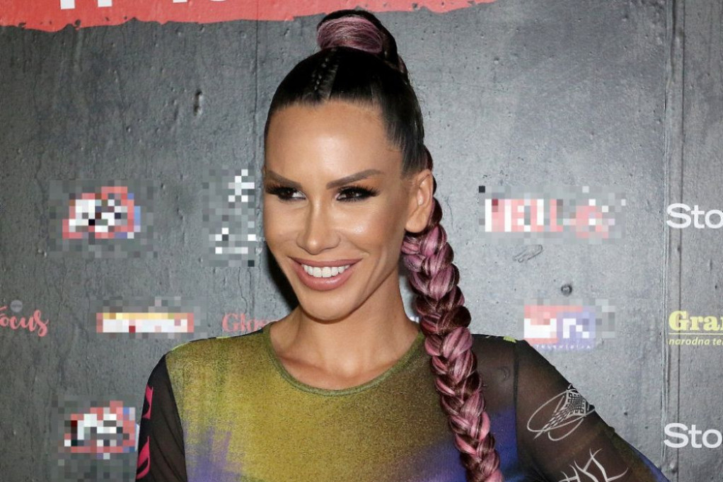 Ne voli medijski da se eksponira, a prava je lepotica: Nikolija Jovanović pokazala 10 godina mlađu sestru Ne voli medijski da se eksponira, a prava je lepotica: Nikolija Jovanović pokazala 10 godina mlađu sestru