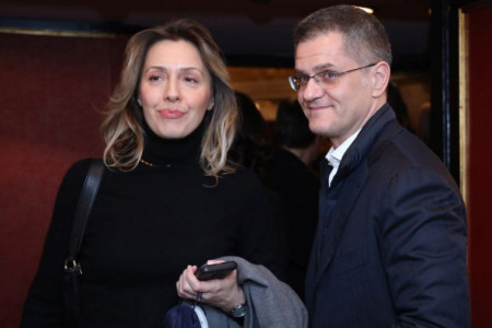 Nekada najlepša voditeljka i žena političara, a sada... Svi su se šokirali kad se pojavila Nataša Jeremić, evo kako danas izgleda (FOTO) Nekada najlepša voditeljka i žena političara, a sada... Svi su se šokirali kad se pojavila Nataša Jeremić, evo kako danas izgleda (FOTO)
