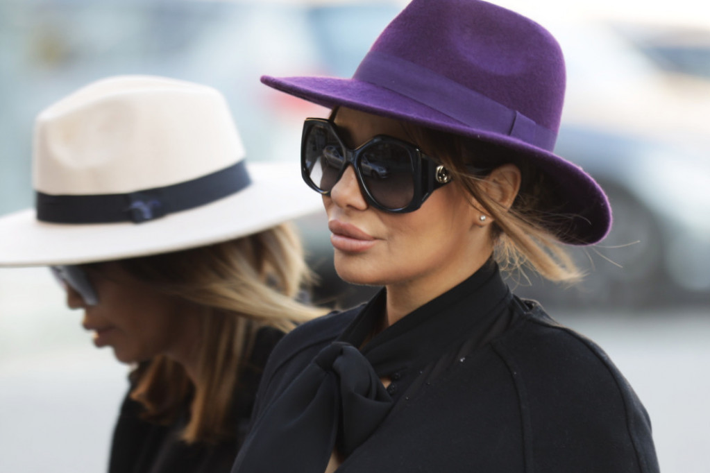 Imala sam 150 kila, a ona u čipkanoj haljini bez postave: Ana Nikolić o odnosu sa majkom i ljubomori Imala sam 150 kila, a ona u čipkanoj haljini bez postave: Ana Nikolić o odnosu sa majkom i ljubomori