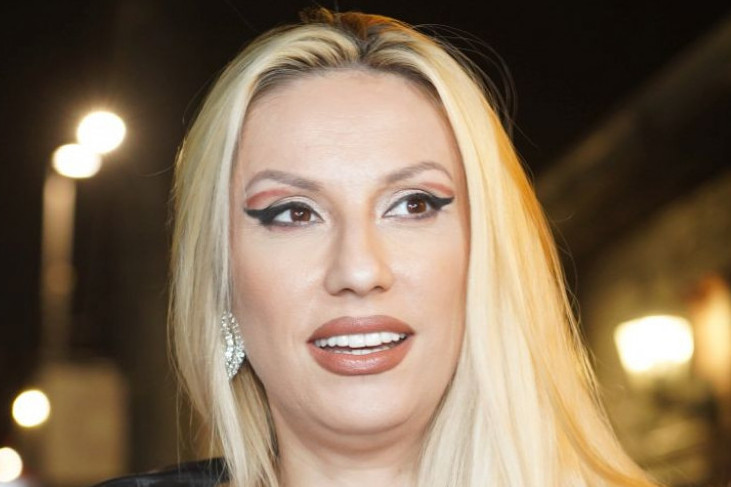 Najzad srećna u ljubavi, ali od svadbe ništa: Zbog ovoga Rada Manojlović ne može da se uda Najzad srećna u ljubavi, ali od svadbe ništa: Zbog ovoga Rada Manojlović ne može da se uda