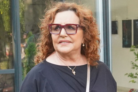 Letnja haljina Ane Bekute savršena za dame sa viškom na bokovima: Uz ovaj komad možete izgledati savršeno iako niste mršavice (FOTO) Letnja haljina Ane Bekute savršena za dame sa viškom na bokovima: Uz ovaj komad možete izgledati savršeno iako niste mršavice (FOTO)