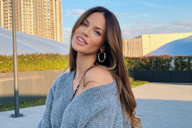Nijedna voditeljka nema ovakav stajling! Danijela Dimitrovska prvog radnog dana pokrenula modnu polemiku: Da li biste poneli ovakav blejzer? Nijedna voditeljka nema ovakav stajling! Danijela Dimitrovska prvog radnog dana pokrenula modnu polemiku: Da li biste poneli ovakav blejzer?