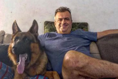 Sergej Trufunović se opustio, nabacio kilograme pa prošetao u kupaćem - Obožavateljke u šoku: Gde je nestao onaj frajer (FOTO) Sergej Trufunović se opustio, nabacio kilograme pa prošetao u kupaćem - Obožavateljke u šoku: Gde je nestao onaj frajer (FOTO)