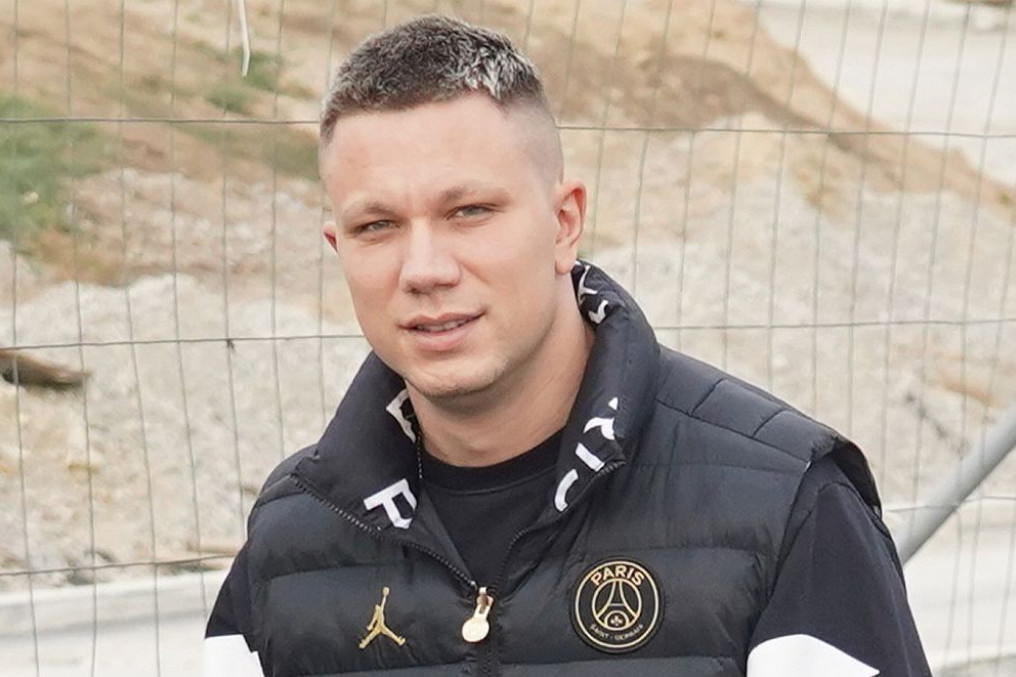 Ovo je rođeni brat Relje Popovića, krije ga zbog posebnog razloga (FOTO) Ovo je rođeni brat Relje Popovića, krije ga zbog posebnog razloga (FOTO)
