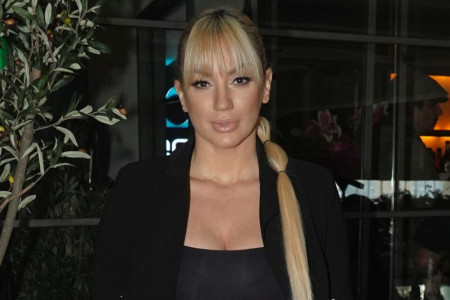 Ana Kokić svoju dugu plavu kosu skratila na mušku dužinu: Fanovi u šoku, šta uradi to sa sobom? (FOTO) Ana Kokić svoju dugu plavu kosu skratila na mušku dužinu: Fanovi u šoku, šta uradi to sa sobom? (FOTO)