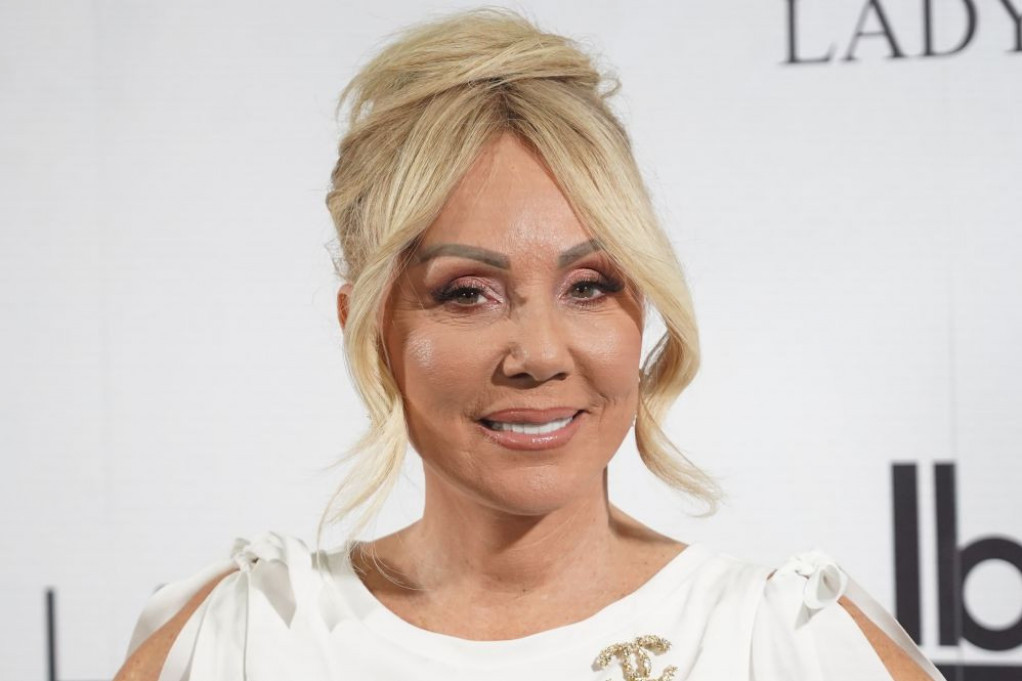 Skroman stančić u zapuštenoj zgradi zamenila vilom na Bežaniji: Ovde je u Brčkom odrasla Lepa Brena (FOTO) Skroman stančić u zapuštenoj zgradi zamenila vilom na Bežaniji: Ovde je u Brčkom odrasla Lepa Brena (FOTO)