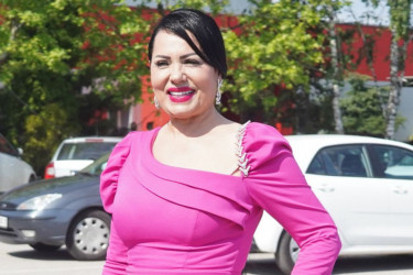 Slika u kupaćem Zlate Petrović zapalila Instagram! Nije čudo što je Saša Popović hteo da se ženi njom, u sedmoj deceniji OVAKO DA IZGLEDA Slika u kupaćem Zlate Petrović zapalila Instagram! Nije čudo što je Saša Popović hteo da se ženi njom, u sedmoj deceniji OVAKO DA IZGLEDA
