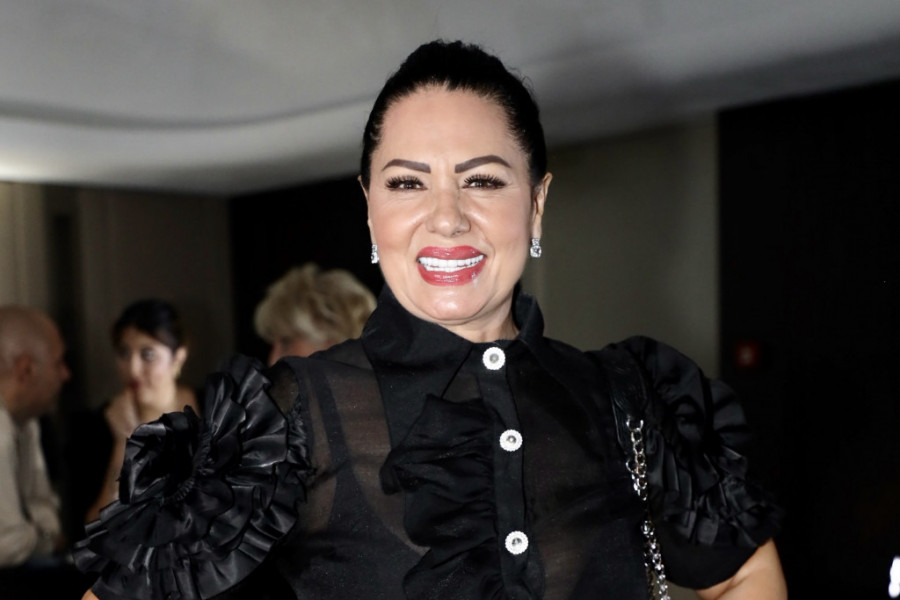 Zbog ove venčanice bi je danas svi ismevali: Ovo je jedina fotografija sa svadbe Zlate Petrović i Hasana Dudića, imala je 20 kilograma više Zbog ove venčanice bi je danas svi ismevali: Ovo je jedina fotografija sa svadbe Zlate Petrović i Hasana Dudića, imala je 20 kilograma više