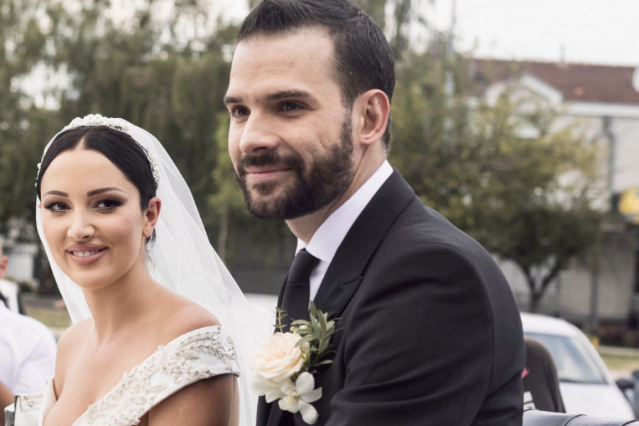Sin Aleksandre Prijović i Filipa Živojinovića krenuo maminim stopama: Pogledajte malog Aleksandra kako svira klavir u porodičnom domu (FOTO) Sin Aleksandre Prijović i Filipa Živojinovića krenuo maminim stopama: Pogledajte malog Aleksandra kako svira klavir u porodičnom domu (FOTO)