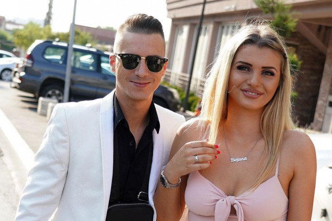 Nekad je bio zvezda Granda, a danas živi u OVAKVOM STANU: Pogledajte gde je Milan Mitrović uselio svoju porodicu (FOTO) Nekad je bio zvezda Granda, a danas živi u OVAKVOM STANU: Pogledajte gde je Milan Mitrović uselio svoju porodicu (FOTO)