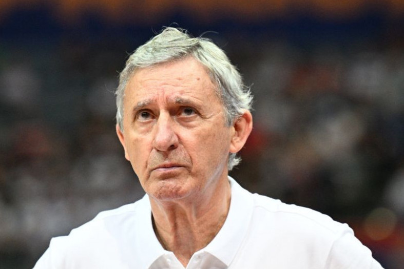 Supruga Svetislava Pešića vam je godinama bila na TV ekranima, a niste znali ko joj je muž: Ovo je Vera, najveća podrška selektora (FOTO) Supruga Svetislava Pešića vam je godinama bila na TV ekranima, a niste znali ko joj je muž: Ovo je Vera, najveća podrška selektora (FOTO)