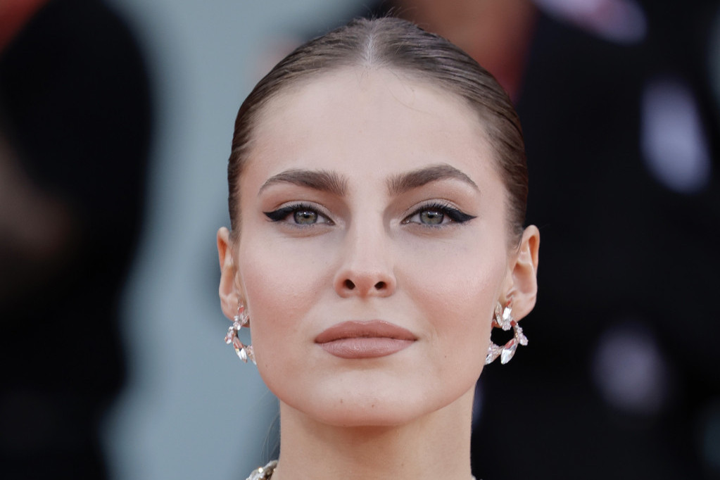 Tek što se saznalo da je u vezi, Džejla Ramović zablistala u belom: Svi komentarišu da joj savršeno stoji FOTO Tek što se saznalo da je u vezi, Džejla Ramović zablistala u belom: Svi komentarišu da joj savršeno stoji FOTO