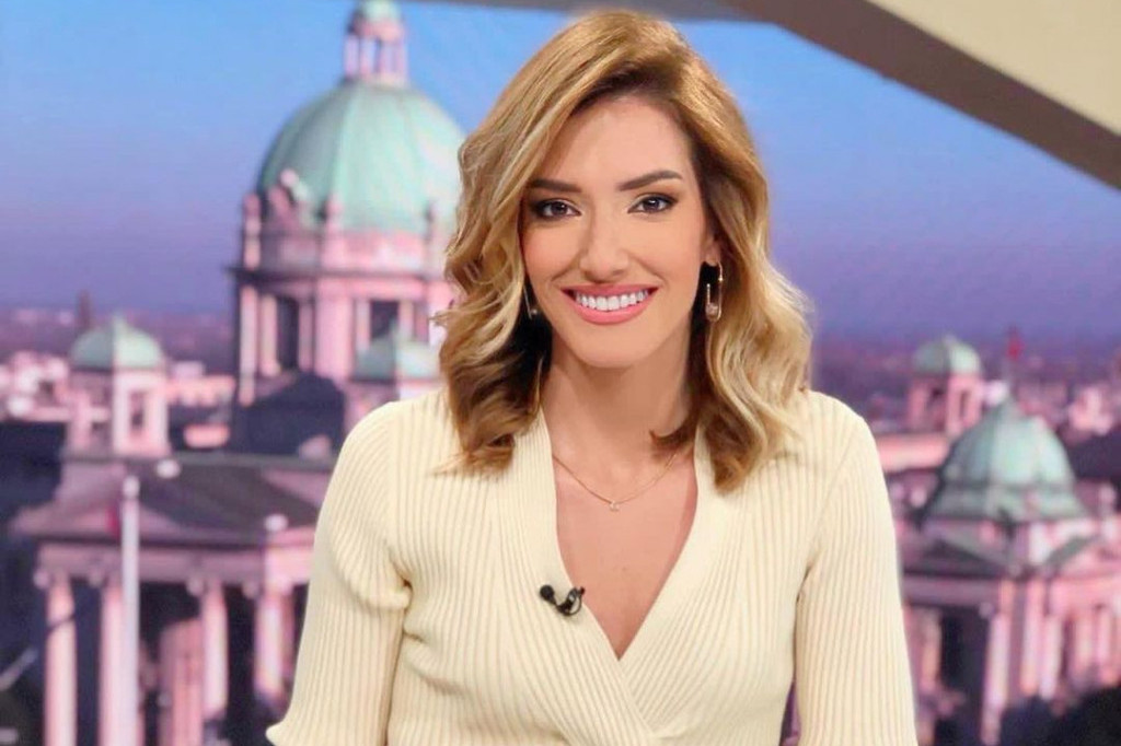 Jovana Joksimović se pojavila na rođendanu Ive Pejović i sve je stalo: Crna haljina i promena o kojoj se priča (FOTO) Jovana Joksimović se pojavila na rođendanu Ive Pejović i sve je stalo: Crna haljina i promena o kojoj se priča (FOTO)